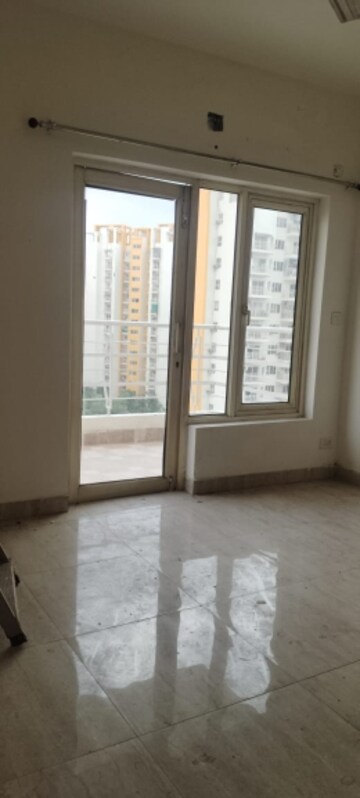 Room in 3.5 BHK Apartment at Spr Imperial Estate, Sector 82 – for Rent