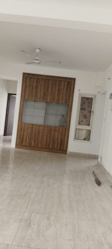 Room in 3.5 BHK Apartment at Spr Imperial Estate, Sector 82 – for Rent