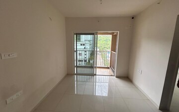 Room in 3 BHK Apartment at Godrej Green Vistas, Mahalunge – for Rent