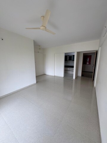 Room in 2 BHK Apartment at Kohinoor Viva City, Dhanori – for Rent