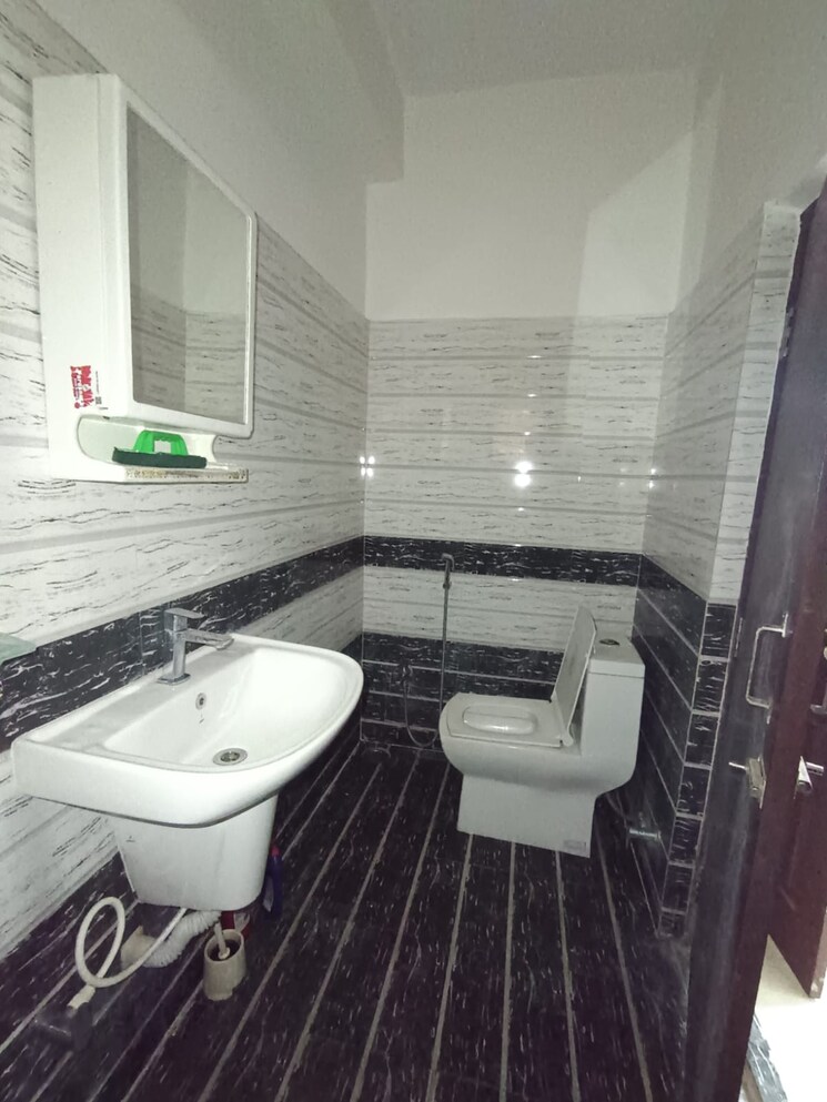 Attached Bathroom, nacharam 2 Bedroom 1100 Sq.Ft. Apartment In Nacharam Hyderabad 9104052