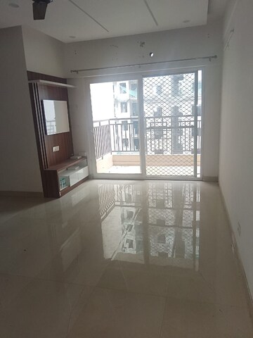 Room in 3 BHK Apartment at Ace Divino, Sector 1 Greater Noida – for Rent