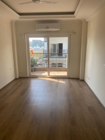 Room in 4 BHK Builder Floor at Central Park 3 Flower Valley, Sohna Sector 33 – for Rent