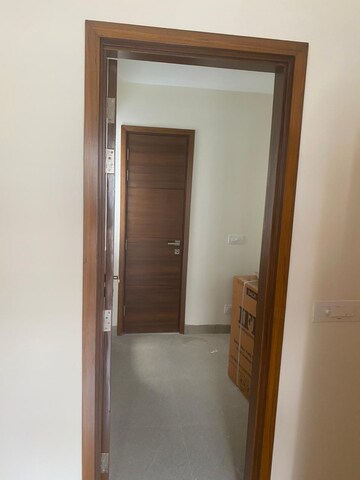 Room in 4 BHK Builder Floor at Central Park 3 Flower Valley, Sohna Sector 33 – for Rent