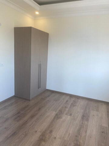 Room in 4 BHK Builder Floor at Central Park 3 Flower Valley, Sohna Sector 33 – for Rent