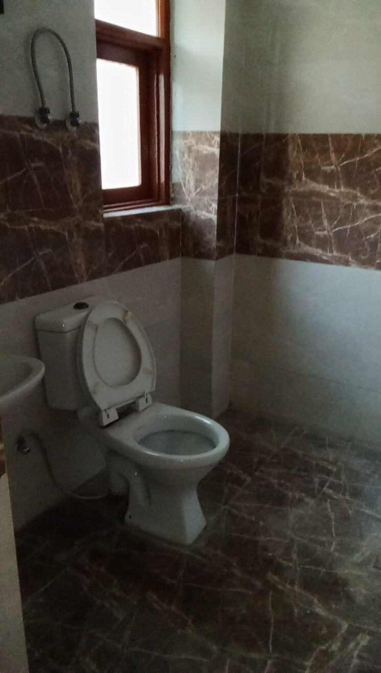 Bathroom, svp-gulmohur-garden 2 Bedroom 950 Sq.Ft. Apartment In Raj Nagar Extension Ghaziabad 9104094