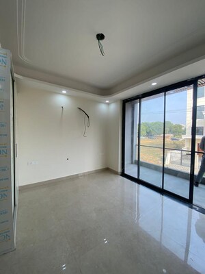 Room in 5 BHK Builder Floor at Suncity – for Sale