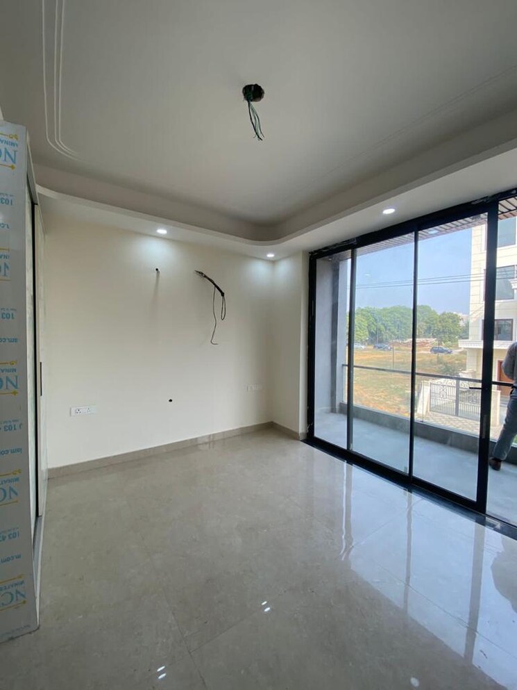 Room, suncity 5 Bedroom 4500 Sq.Ft. Builder Floor In Suncity Gurgaon 9104110