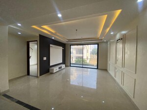 Room in 5 BHK Builder Floor at Suncity – for Sale