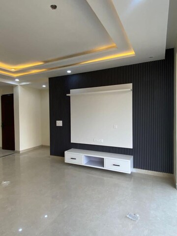 Room in 5 BHK Builder Floor at Suncity – for Sale