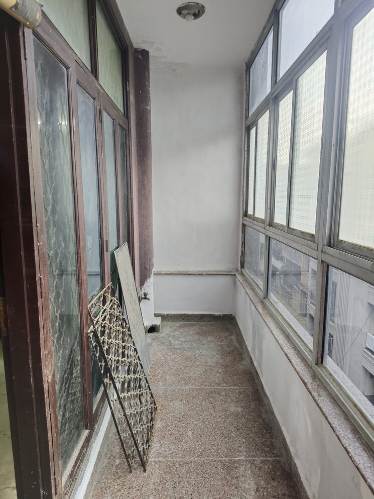 Balcony, malviya nagar 3 Bedroom 125 Sq.Yd. Builder Floor In Malviya Nagar Delhi 9104142