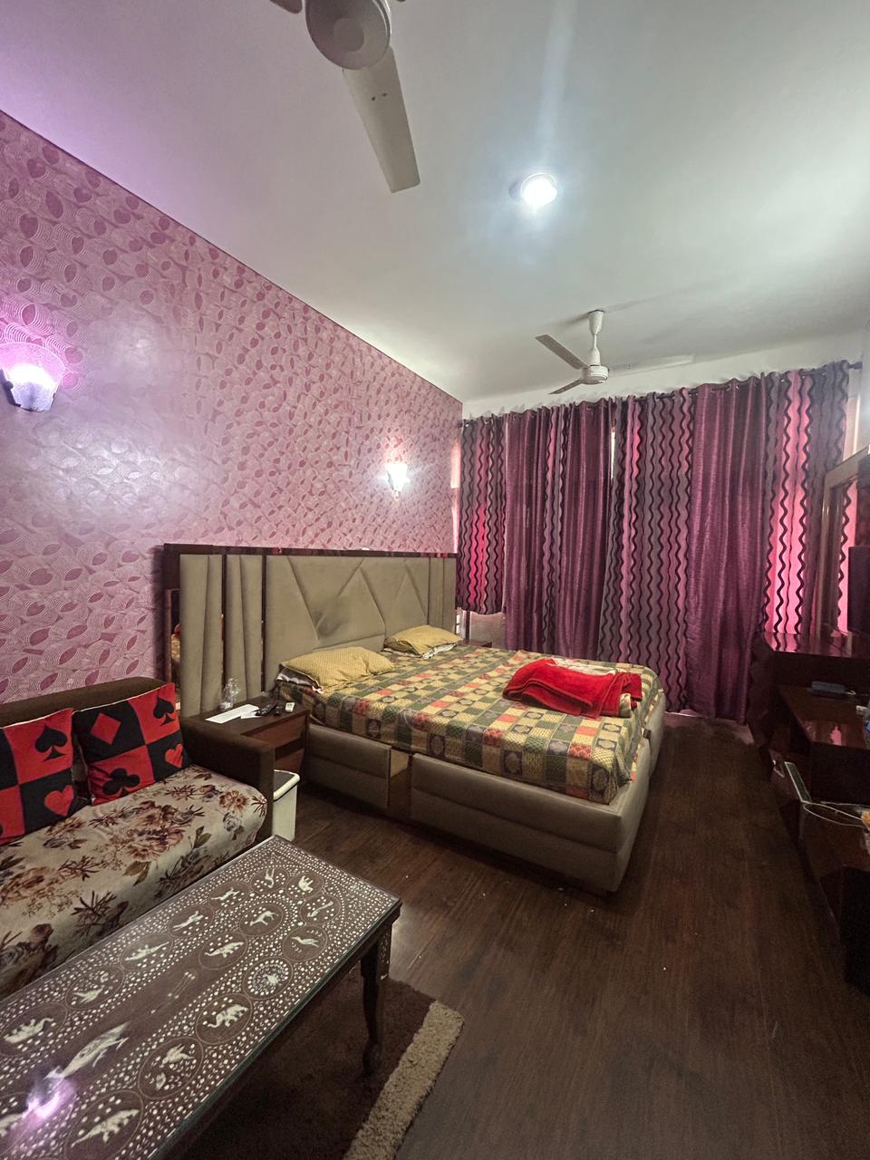 1 BHK + Extra Room Builder Floor For Rent in Veera Safdarjung Enclave