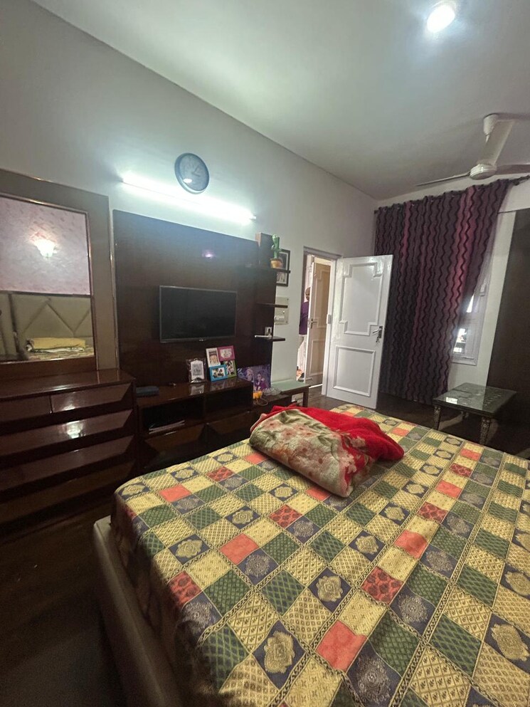 Bedroom, veera-safdarjung-enclave 1 Bedroom 950 Sq.Ft. Builder Floor In Safdarjung Enclave Delhi 9104125