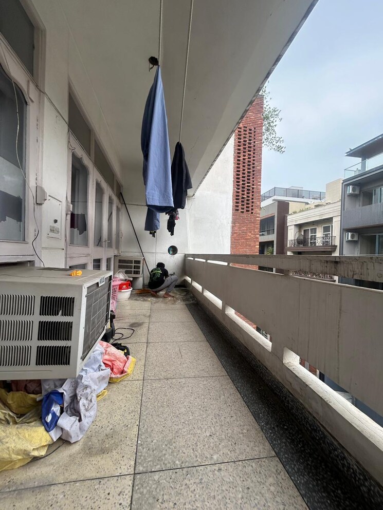 Balcony, veera-safdarjung-enclave 1 Bedroom 950 Sq.Ft. Builder Floor In Safdarjung Enclave Delhi 9104125