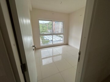 Room in 3 BHK Apartment at Godrej Green Vistas, Mahalunge – for Rent
