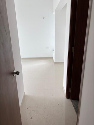 Room in 3 BHK Apartment at Kalpataru Immensa, Kolshet Road – for Sale