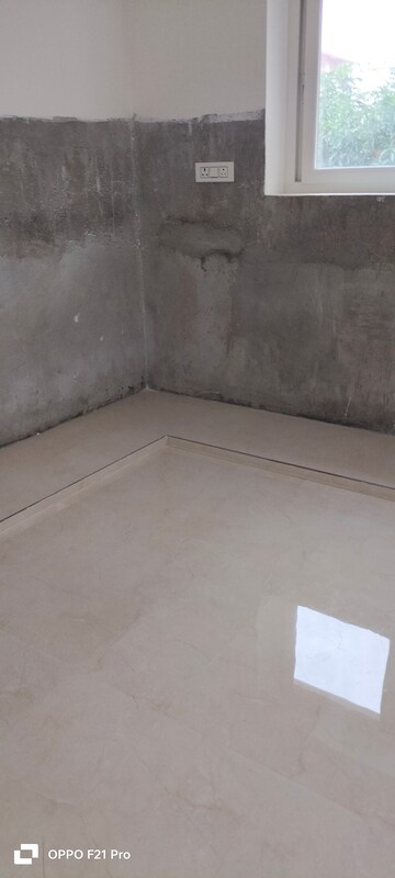 Room in 3 BHK Apartment at Endeco TS Heights, Moti Nagar – for Sale