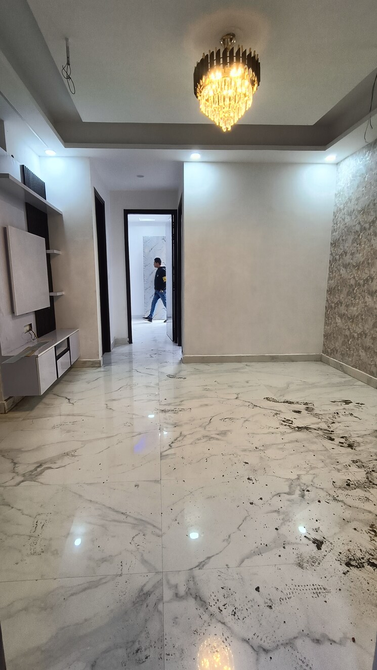 Room, sector 73 1 Bedroom 550 Sq.Ft. Builder Floor In Sector 73 Noida 9104204