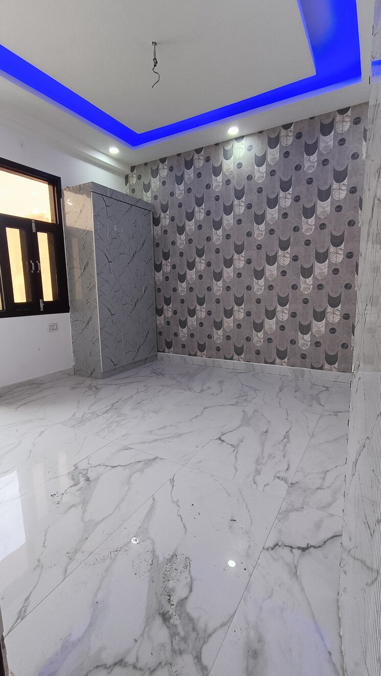 Room, sector 73 1 Bedroom 550 Sq.Ft. Builder Floor In Sector 73 Noida 9104204