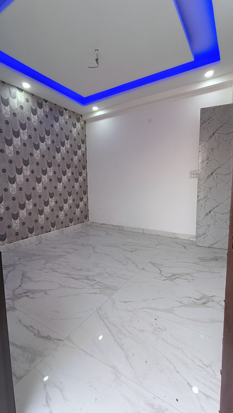 Room, sector 73 1 Bedroom 550 Sq.Ft. Builder Floor In Sector 73 Noida 9104204