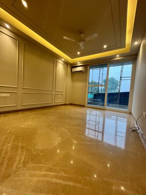 Room in 3.5 BHK Builder Floor at Adani Samsara Vilasa, Sector 63 – for Sale