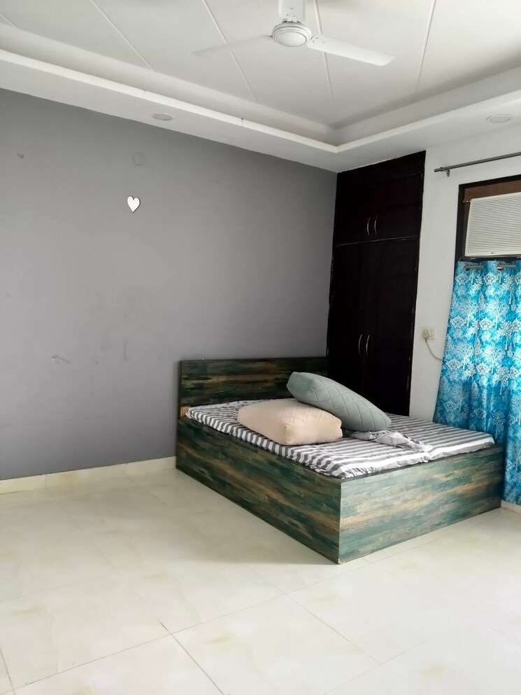 Bedroom, freedom fighters enclave 3 Bedroom 1350 Sq.Ft. Builder Floor In Freedom Fighters Enclave Delhi 9104220