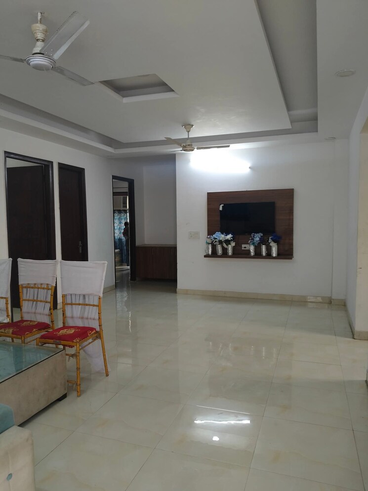 Living Room, freedom fighters enclave 3 Bedroom 1350 Sq.Ft. Builder Floor In Freedom Fighters Enclave Delhi 9104220