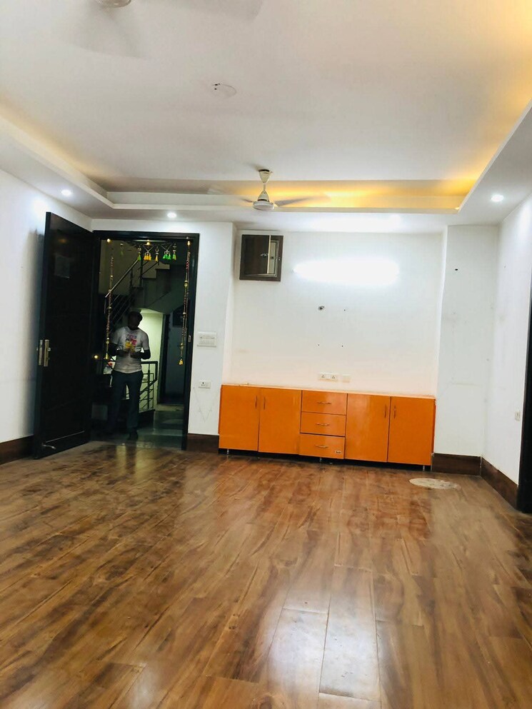 Room, freedom fighters enclave 3 Bedroom 1350 Sq.Ft. Builder Floor In Freedom Fighters Enclave Delhi 9104243