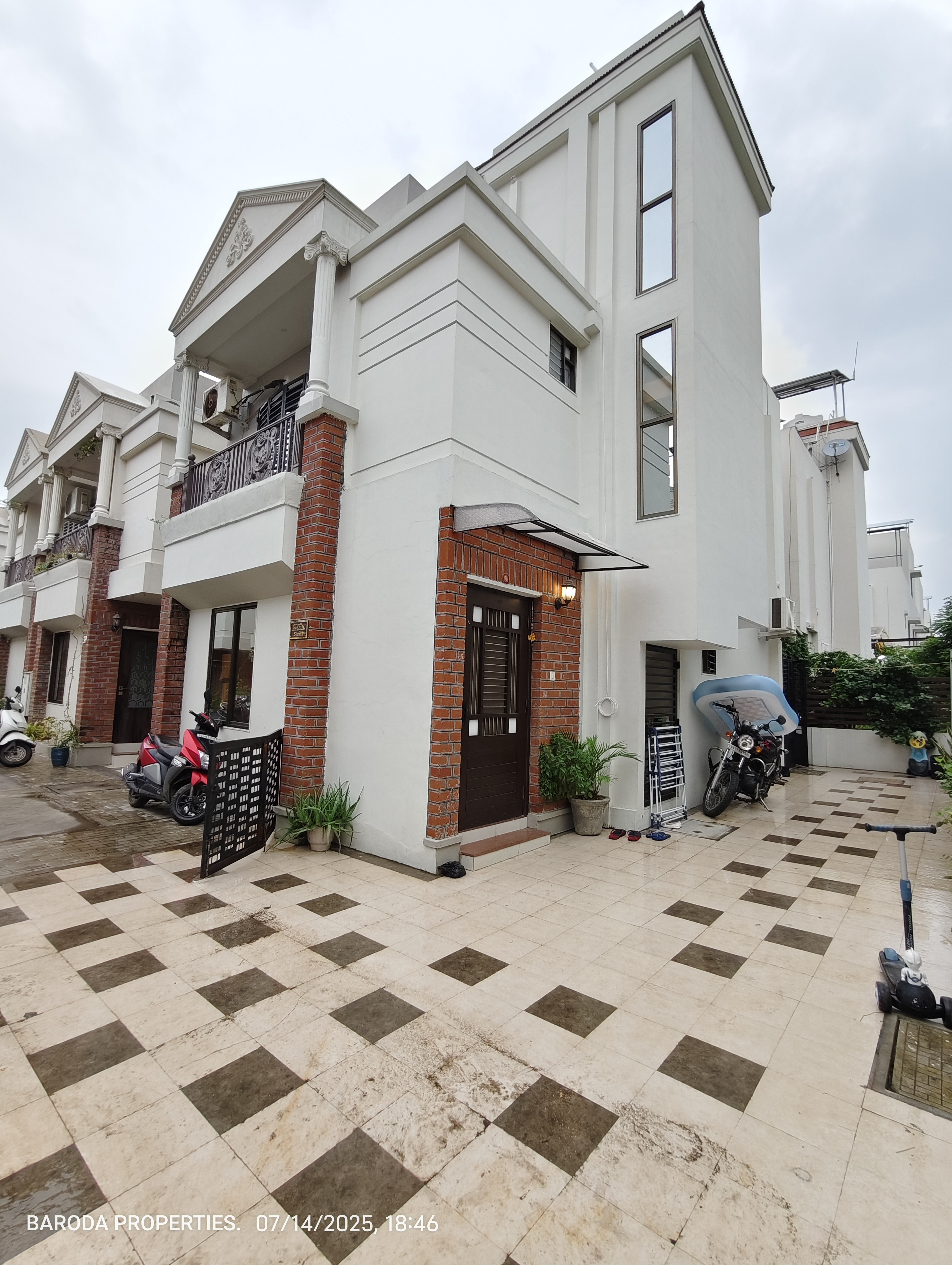 3 BHK + Pooja Room Independent House For Sale in Swaraj
