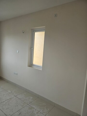Room in 2 BHK Apartment at Salarpuria Sattva Exotic, Kogilu – for Rent
