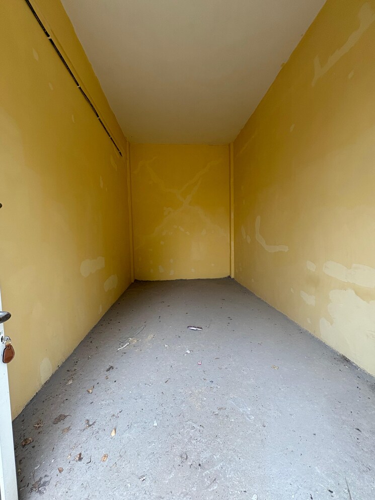 Room, conscient-habitat-residences Commercial Shop 350 Sq.Ft. In Sector 78 Faridabad 9104375