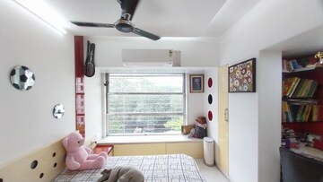 Bedroom in 4 BHK Apartment at Lodha Malabar, Malabar Hill – for Rent