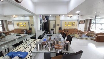 Living Room in 4 BHK Apartment at Lodha Malabar, Malabar Hill – for Rent
