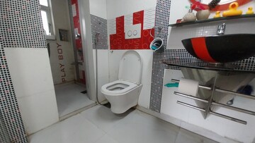 Bathroom in 4 BHK Apartment at Lodha Malabar, Malabar Hill – for Rent