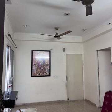 Room in  Plot at Omicron Iii Greater Noida – for Rent