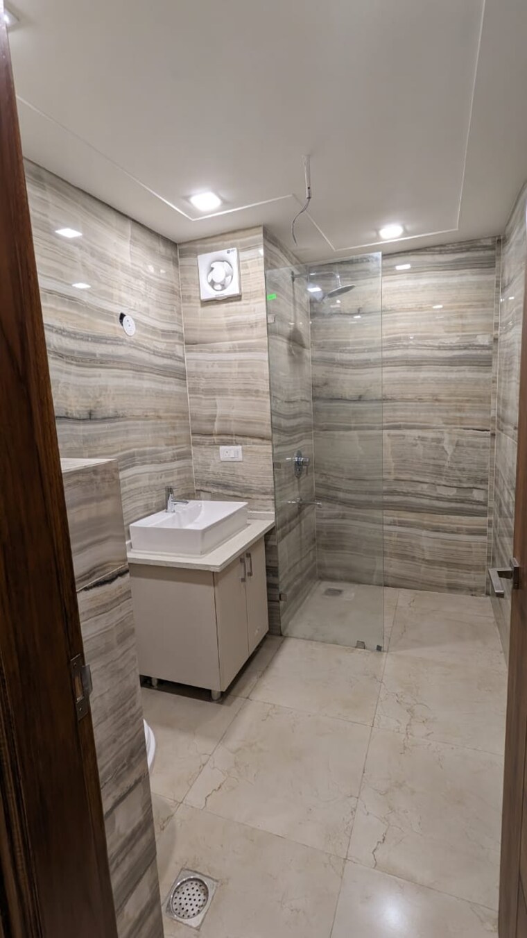 Bathroom, sector 85 3 Bedroom 250 Sq.Yd. Builder Floor In Sector 85 Faridabad 9104500