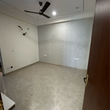 Room in 4 BHK Builder Floor at Sector 28 – for Rent