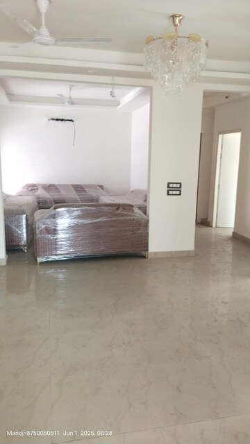 Room in 3.5 BHK Apartment at UPAVP Ganga Yamuna And Hindon Enclave, Pratap Vihar – for Rent