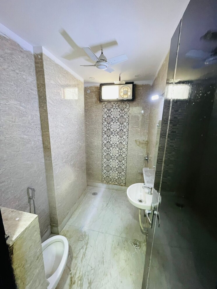 Bathroom, prachin-apartment 2 Bedroom 1000 Sq.Ft. Apartment In Paschim Vihar Delhi 9104519