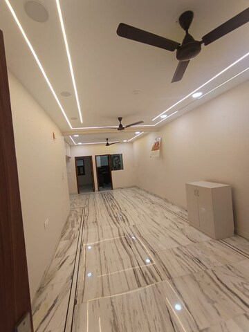 3 BHK Apartment For Rent in Navbharat Apartments, Paschim Vihar