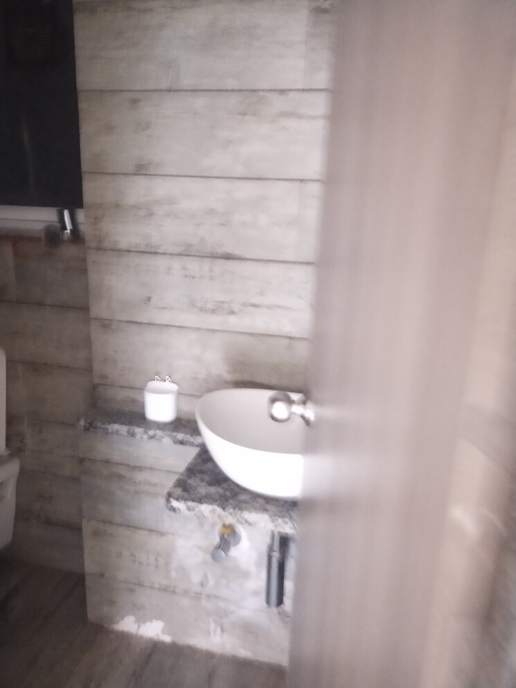 Bathroom, kurla east 2 Bedroom 600 Sq.Ft. Apartment In Kurla East Mumbai 9104564