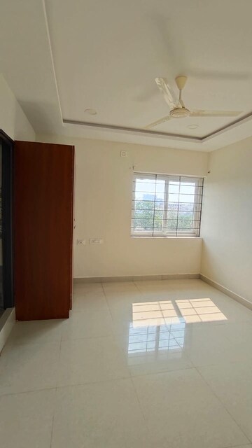 Room in 3 BHK Apartment at Begumpet – for Rent