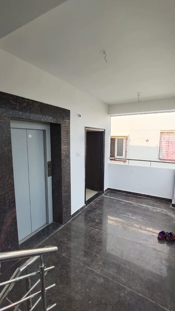 Room in 3 BHK Apartment at Begumpet – for Rent