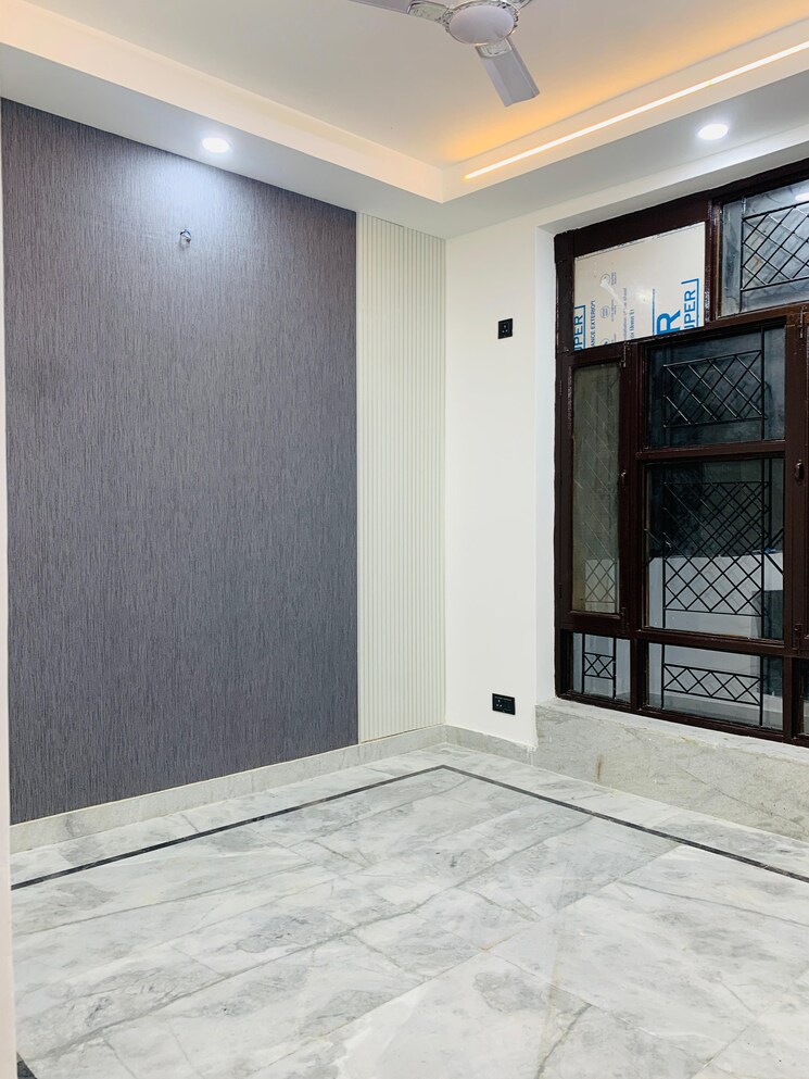 Room, green fields colony 4 Bedroom 350 Sq.Yd. Builder Floor In Green Fields Colony Faridabad 9104613