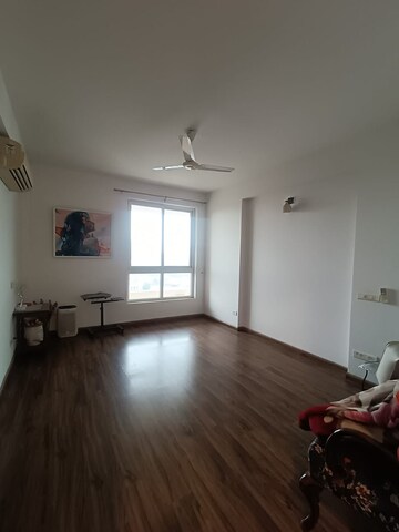 Room in 5 BHK Apartment at Emaar The Vilas, Sector 25 – for Rent