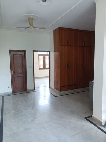 Room in 1 BHK Builder Floor at Sector 46 – for Rent