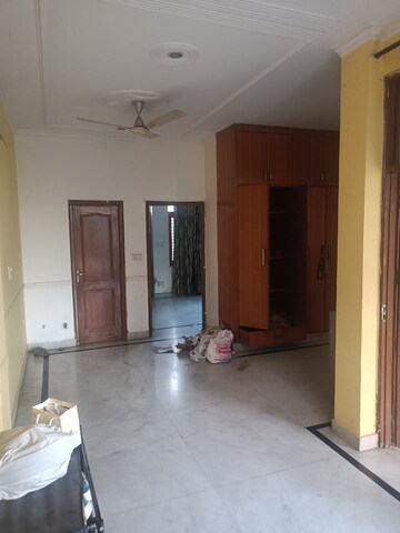 Room in 1 BHK Builder Floor at Sector 46 – for Rent