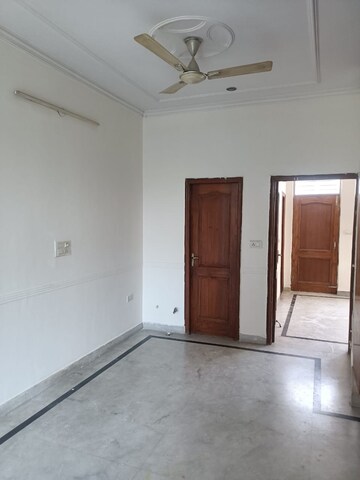Room in 1 BHK Builder Floor at Sector 46 – for Rent