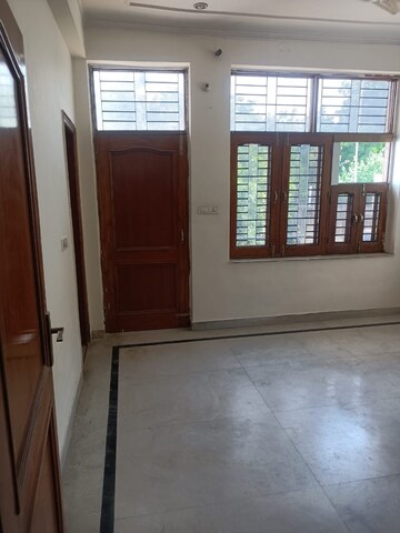 Room in 1 BHK Builder Floor at Sector 46 – for Rent