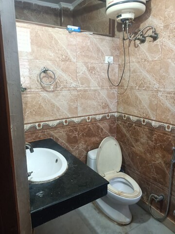 Bathroom in 1 BHK Builder Floor at Sector 46 – for Rent
